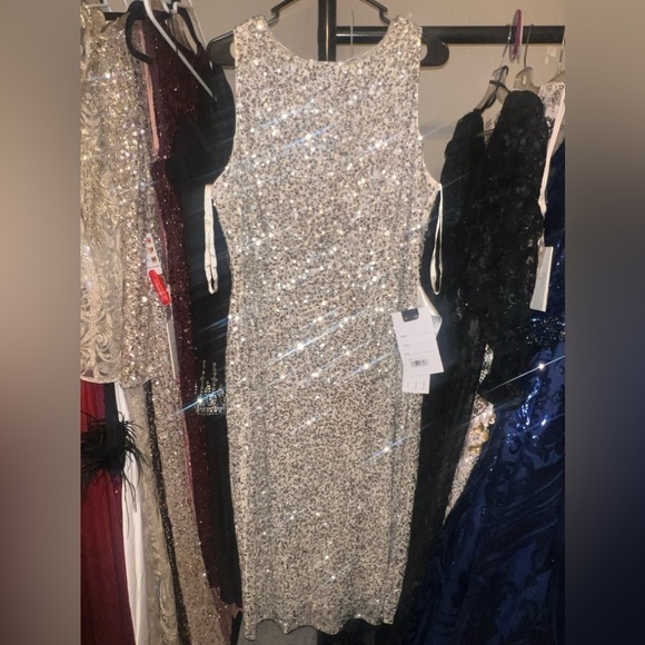 Mac Duggal 5526 NWT SLEEVELESS SEQUINED MIDI SHEATH DRESS - Picture 4 of 10